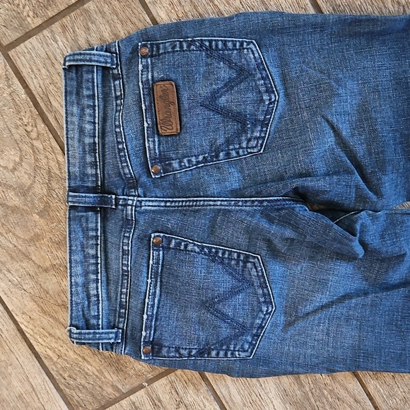 Wrangler Women's Flare Jeans in Deep Blue Size 1x32 - Picture 2 of 5